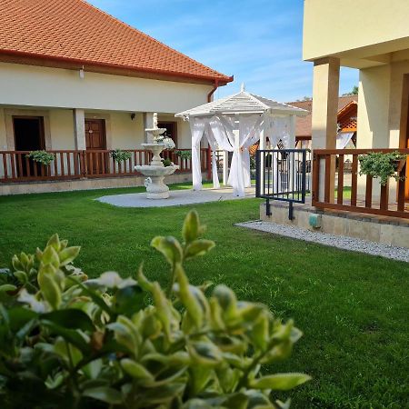 Toroes Panzio Bed & Breakfast Szabolcs Exterior foto