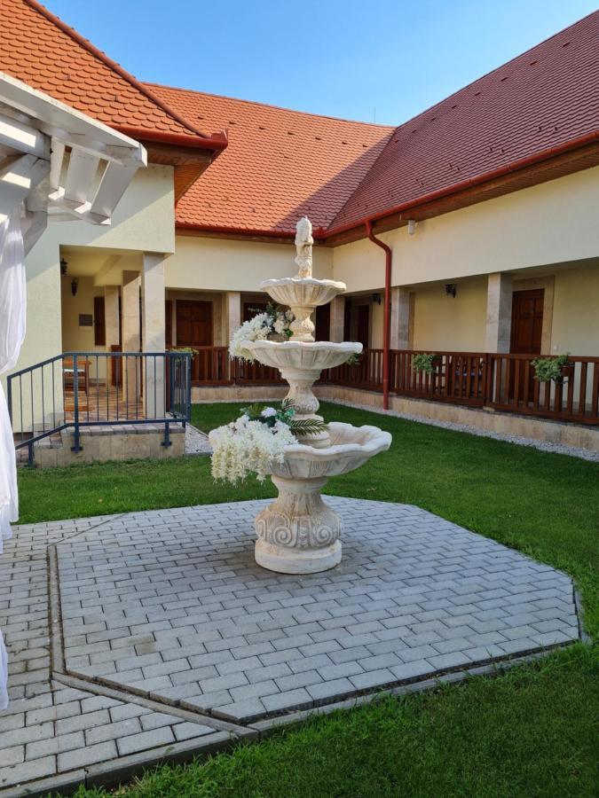 Toroes Panzio Bed & Breakfast Szabolcs Exterior foto