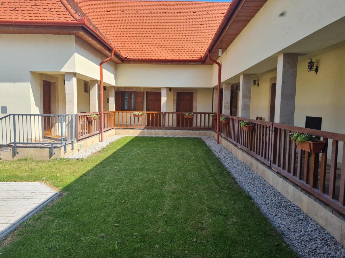 Toroes Panzio Bed & Breakfast Szabolcs Exterior foto